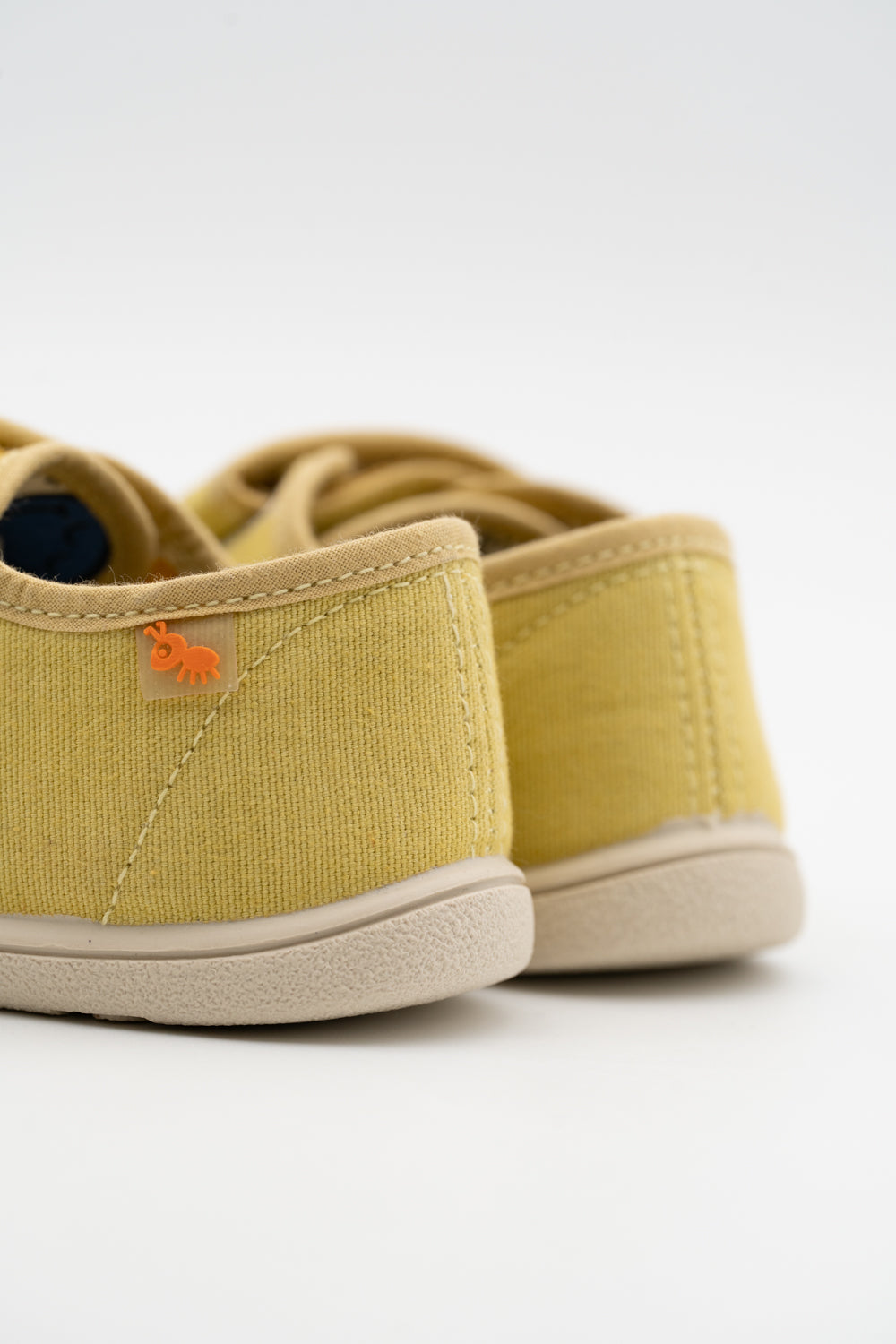 ZAPATILLAS DE LONA - MOSTAZA