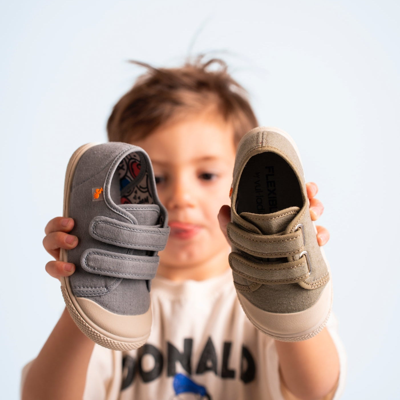 ZAPATILLAS DE LONA - GRIS