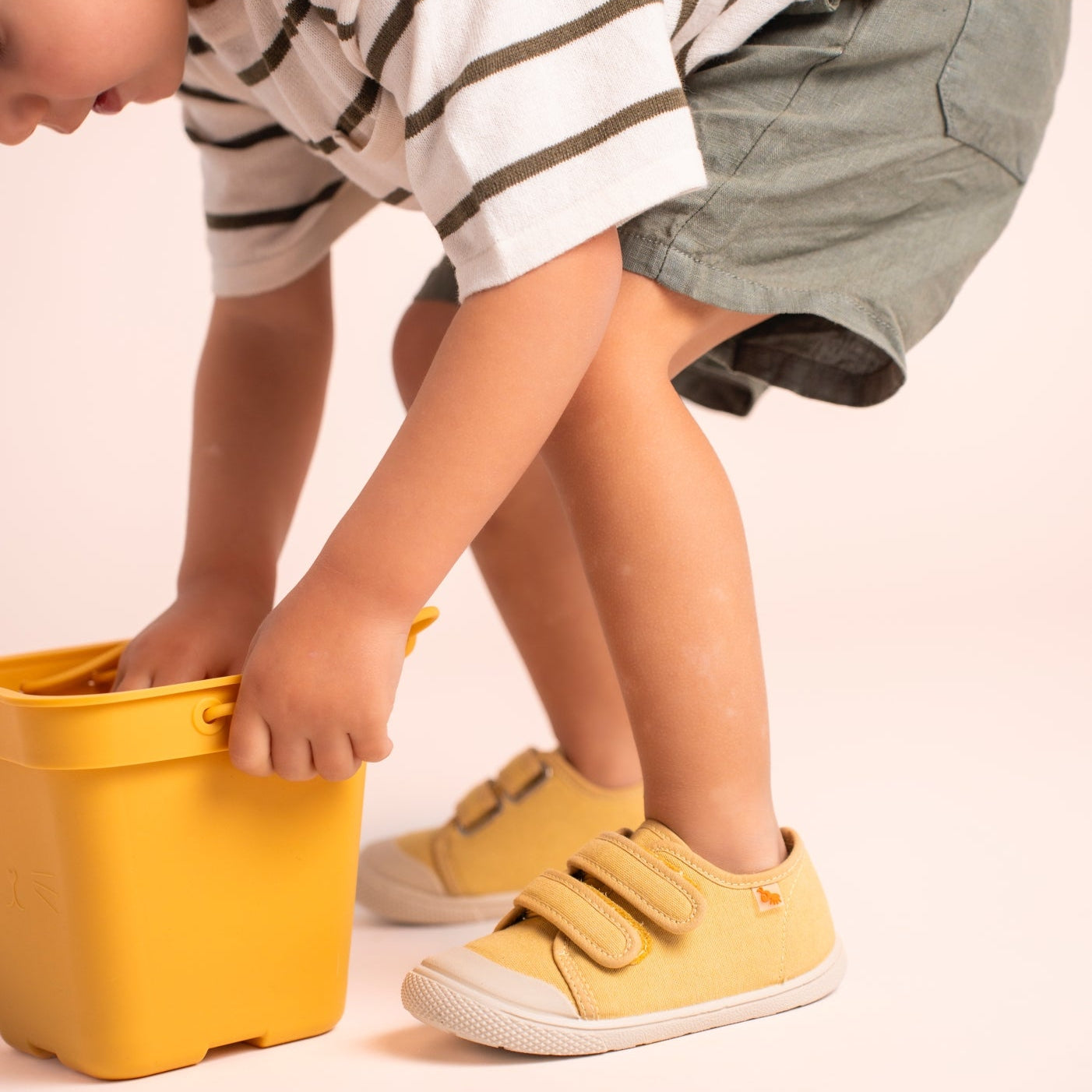 ZAPATILLAS DE LONA - MOSTAZA