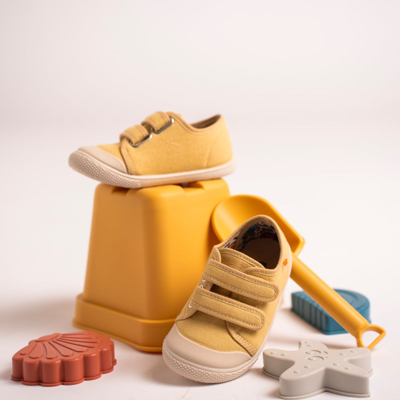 ZAPATILLAS DE LONA - MOSTAZA